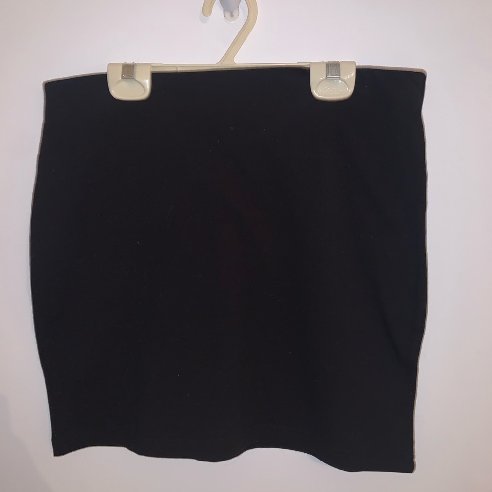 [10]👗NWOT - H&M black skirt